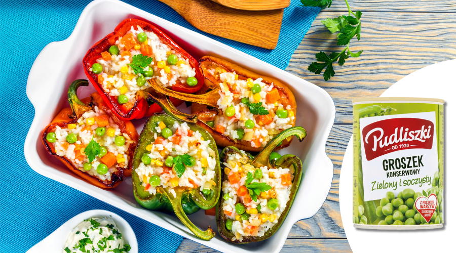 Mit Reis und Gemüse gefüllte Paprika